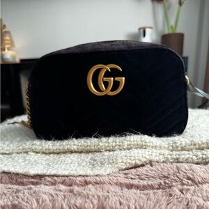 GG Marmont Velvet Crossbody Bag